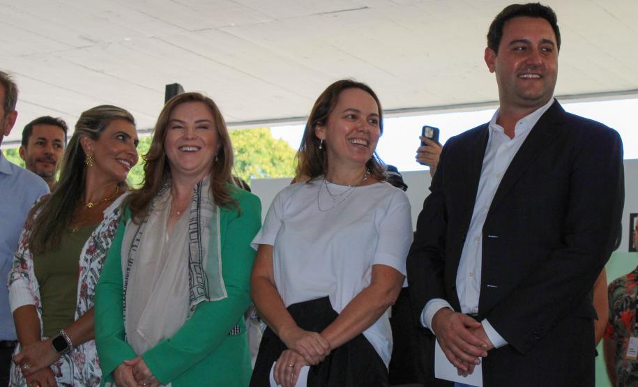 MON para criançada: governador inaugura mostra interativa com obras de arte no Parcão