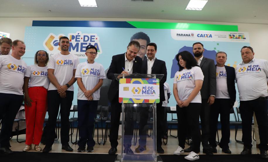 Com 89 mil estudantes do ensino médio elegíveis, Paraná adere ao programa Pé-de-Meia