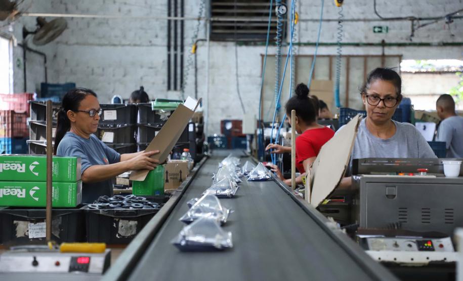 Com aumento de 3,26%, salário médio do Paraná foi o que mais cresceu na região Sul em 2023