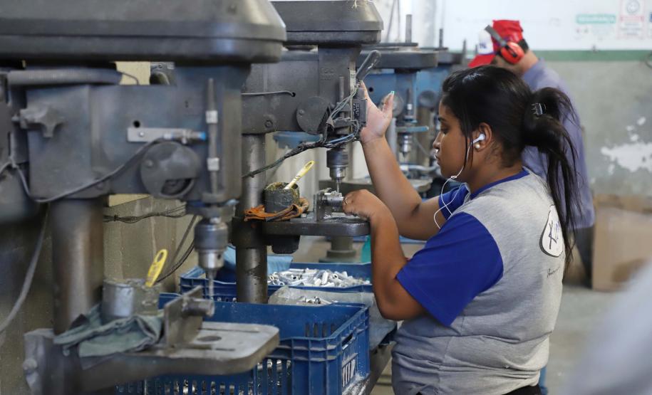 Com aumento de 3,26%, salário médio do Paraná foi o que mais cresceu na região Sul em 2023