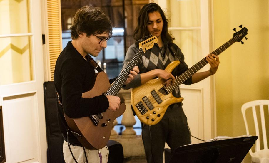 Biblioteca Pública do Paraná (BPP) - Sessão de autógrafos e Bate-papo com Ana Suy e Liana Ferraz – Na terça-feira (12), a partir das 17h30, no Hall Térreo, a BPP recebe um encontro entre as escritoras Ana Suy e Liana Ferraz, com mediação da psicanalista Juliane Kravetz