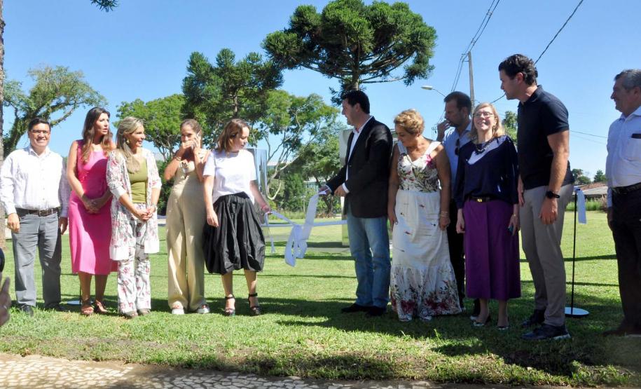 MON para criançada: governador inaugura mostra interativa com obras de arte no Parcão