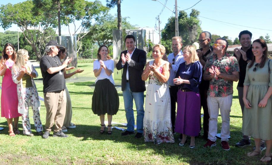 MON para criançada: governador inaugura mostra interativa com obras de arte no Parcão