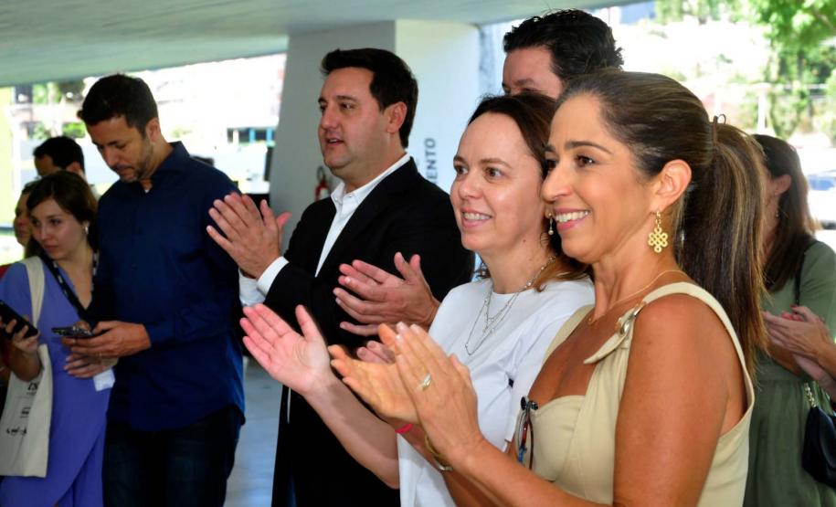 MON para criançada: governador inaugura mostra interativa com obras de arte no Parcão