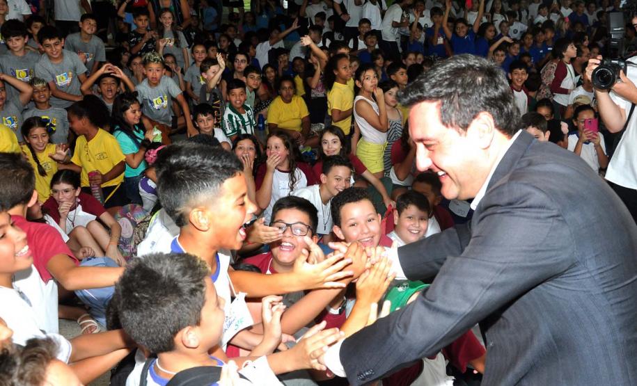 MON para criançada: governador inaugura mostra interativa com obras de arte no Parcão