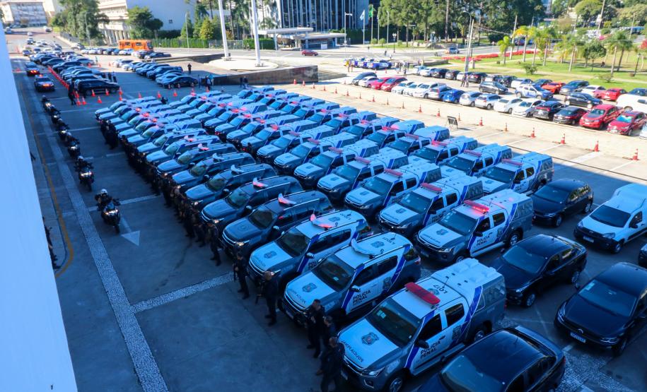 Governador Carlos Massa Ratinho Junior entrega viaturas e coletes para a Polícia Penal.