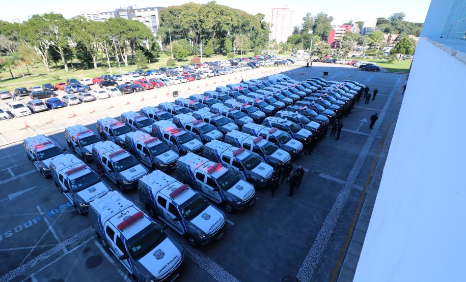 Governador Carlos Massa Ratinho Junior entrega viaturas e coletes para a Polícia Penal.
