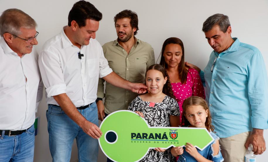O governador Carlos Massa Ratinho Junior participou nesta quarta-feira (24) da inauguração do Residencial Laguna di Valência em Londrina, no Norte.