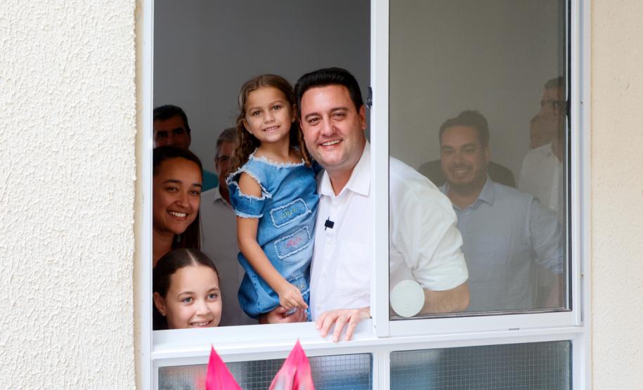 O governador Carlos Massa Ratinho Junior participou nesta quarta-feira (24) da inauguração do Residencial Laguna di Valência em Londrina, no Norte.