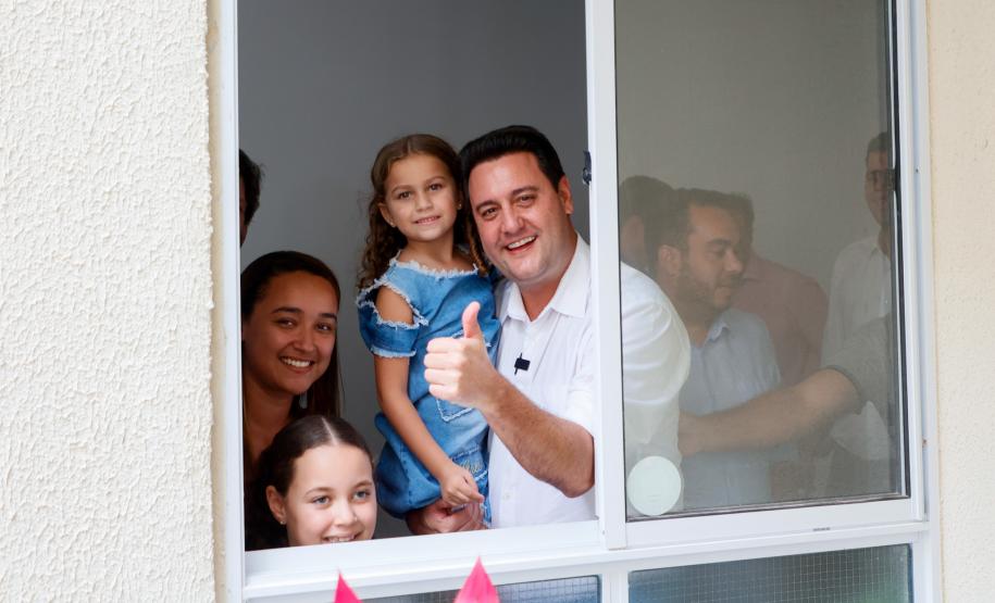 O governador Carlos Massa Ratinho Junior participou nesta quarta-feira (24) da inauguração do Residencial Laguna di Valência em Londrina, no Norte.