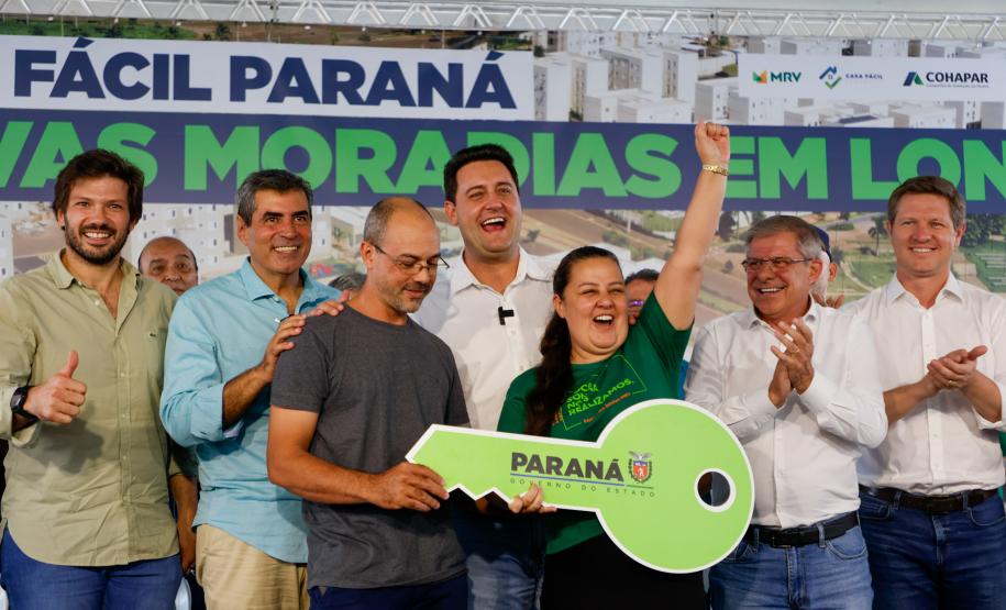 O governador Carlos Massa Ratinho Junior participou nesta quarta-feira (24) da inauguração do Residencial Laguna di Valência em Londrina, no Norte.