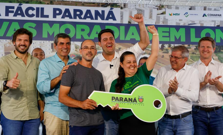 O governador Carlos Massa Ratinho Junior participou nesta quarta-feira (24) da inauguração do Residencial Laguna di Valência em Londrina, no Norte.