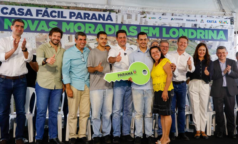 O governador Carlos Massa Ratinho Junior participou nesta quarta-feira (24) da inauguração do Residencial Laguna di Valência em Londrina, no Norte.