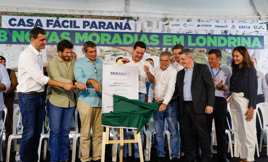 O governador Carlos Massa Ratinho Junior participou nesta quarta-feira (24) da inauguração do Residencial Laguna di Valência em Londrina, no Norte.