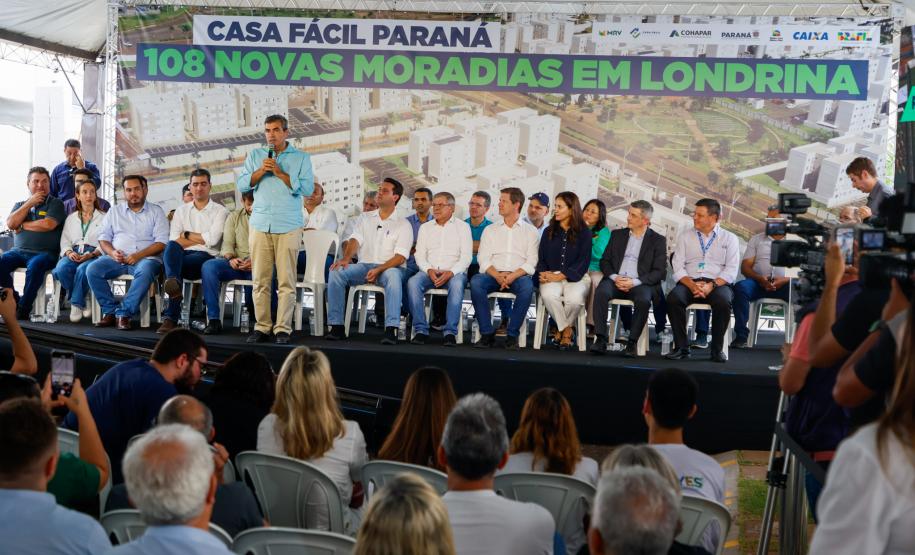 O governador Carlos Massa Ratinho Junior participou nesta quarta-feira (24) da inauguração do Residencial Laguna di Valência em Londrina, no Norte.