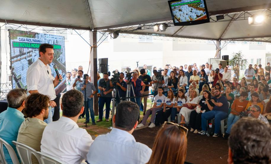 O governador Carlos Massa Ratinho Junior participou nesta quarta-feira (24) da inauguração do Residencial Laguna di Valência em Londrina, no Norte.