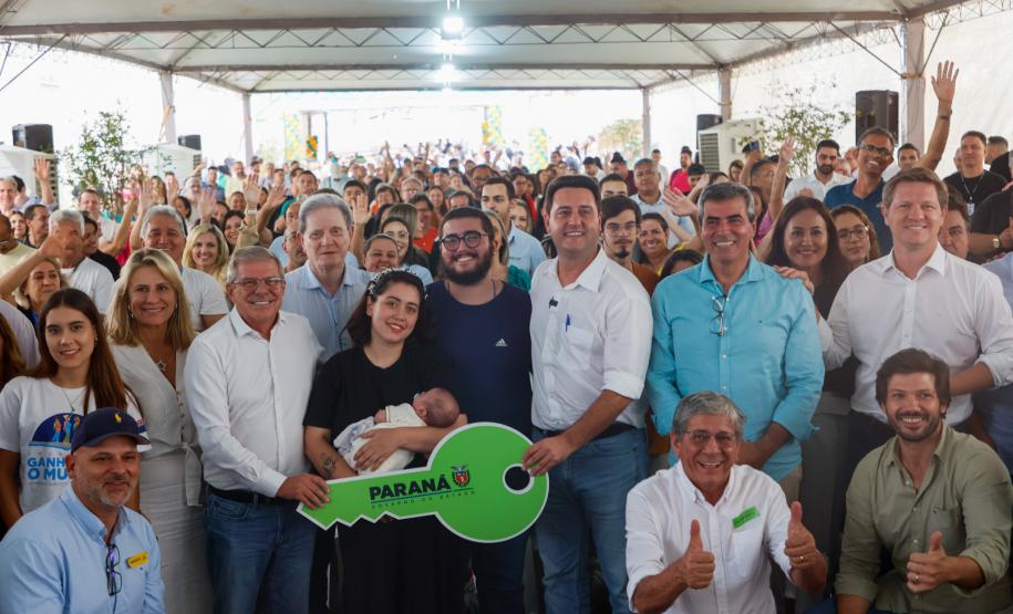 O governador Carlos Massa Ratinho Junior participou nesta quarta-feira (24) da inauguração do Residencial Laguna di Valência em Londrina, no Norte.