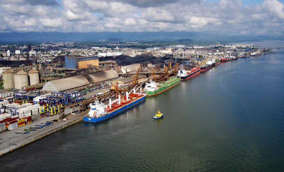 Portos do Paraná chega ao oitavo mês consecutivo com recorde de movimentação