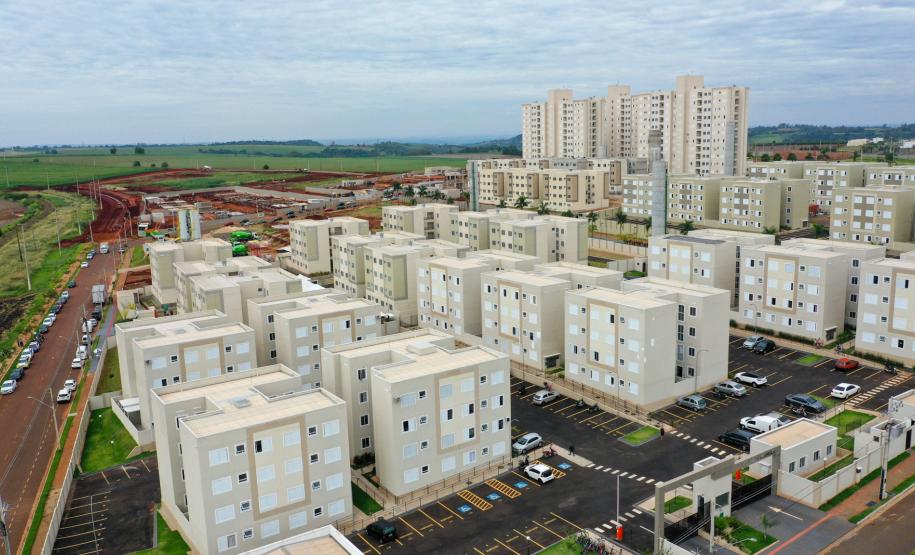 O governador Carlos Massa Ratinho Junior participou nesta quarta-feira (24) da inauguração do Residencial Laguna di Valência em Londrina, no Norte.