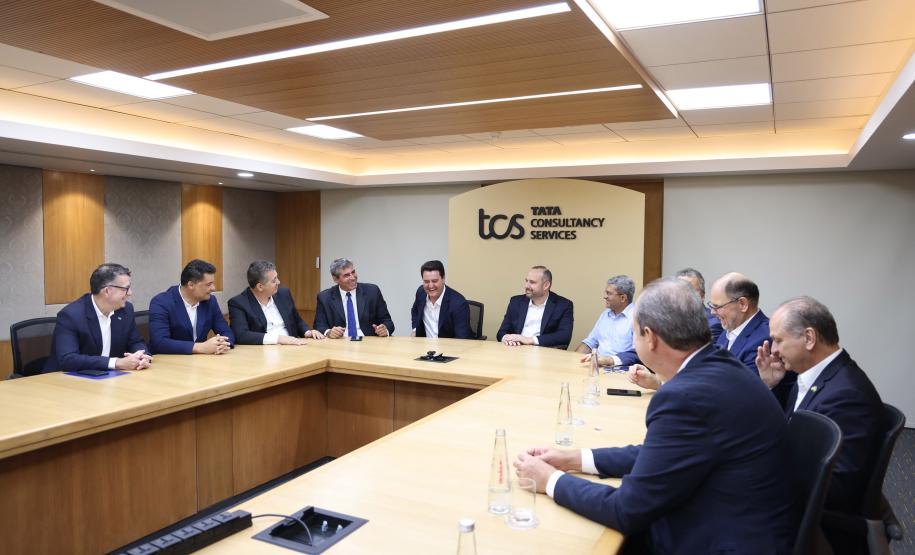 O grupo Tata Consultancy Services (TCS) anunciou nesta segunda-feira (15) a expansão da operação em Londrina, no Norte do Paraná, com ampliação de seu Delivery Center. O anúncio foi feito em Mumbai, onde o governador Carlos Massa Ratinho Junior foi recebido pelo CEO da TCS, Krithi Krithivasan, e executivos da companhia em missão oficial do Governo do Paraná à Índia