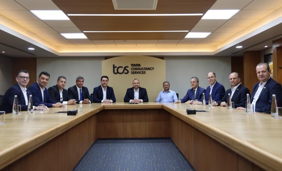 O grupo Tata Consultancy Services (TCS) anunciou nesta segunda-feira (15) a expansão da operação em Londrina, no Norte do Paraná, com ampliação de seu Delivery Center. O anúncio foi feito em Mumbai, onde o governador Carlos Massa Ratinho Junior foi recebido pelo CEO da TCS, Krithi Krithivasan, e executivos da companhia em missão oficial do Governo do Paraná à Índia