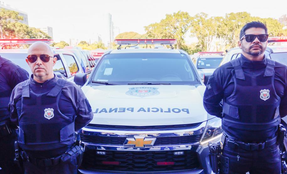 Governador Carlos Massa Ratinho Junior entrega viaturas e coletes para a Polícia Penal.