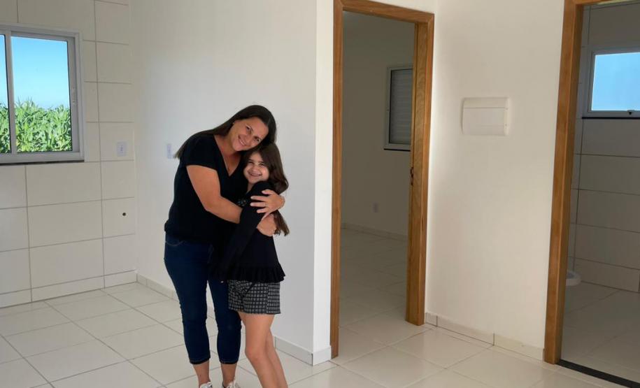 Cohapar entrega 30 casas e 45 escrituras públicas para famílias de Primeiro de Maio