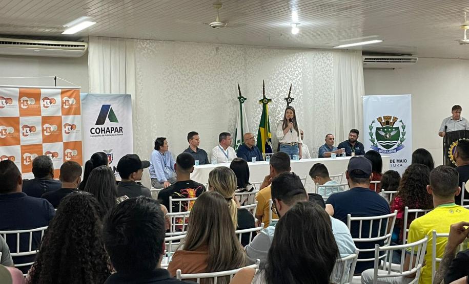 Cohapar entrega 30 casas e 45 escrituras públicas para famílias de Primeiro de Maio