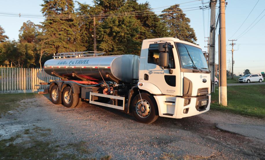 Sanepar envia caminhões-pipa para ajudar Rio Grande do Sul com abastecimento, na manhã desta terça-feira (7) cinco caminhões-pipa, cada um com capacidade para até 12 mil litros de água seguiram destino ao Sul.