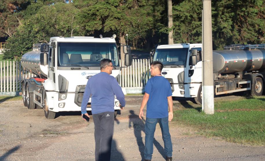 Sanepar envia caminhões-pipa para ajudar Rio Grande do Sul com abastecimento, na manhã desta terça-feira (7) cinco caminhões-pipa, cada um com capacidade para até 12 mil litros de água seguiram destino ao Sul.