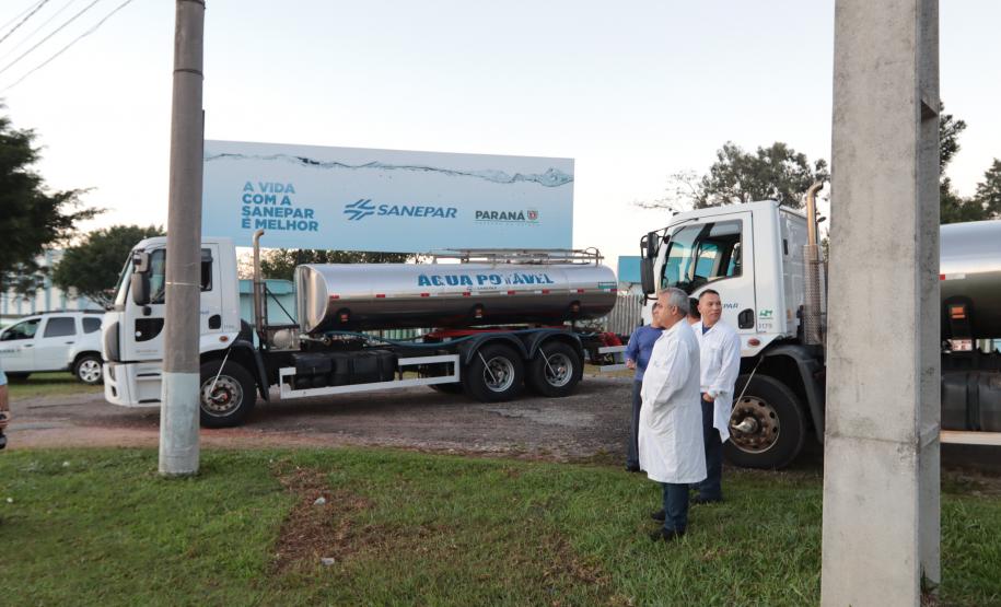 Sanepar envia caminhões-pipa para ajudar Rio Grande do Sul com abastecimento, na manhã desta terça-feira (7) cinco caminhões-pipa, cada um com capacidade para até 12 mil litros de água seguiram destino ao Sul.