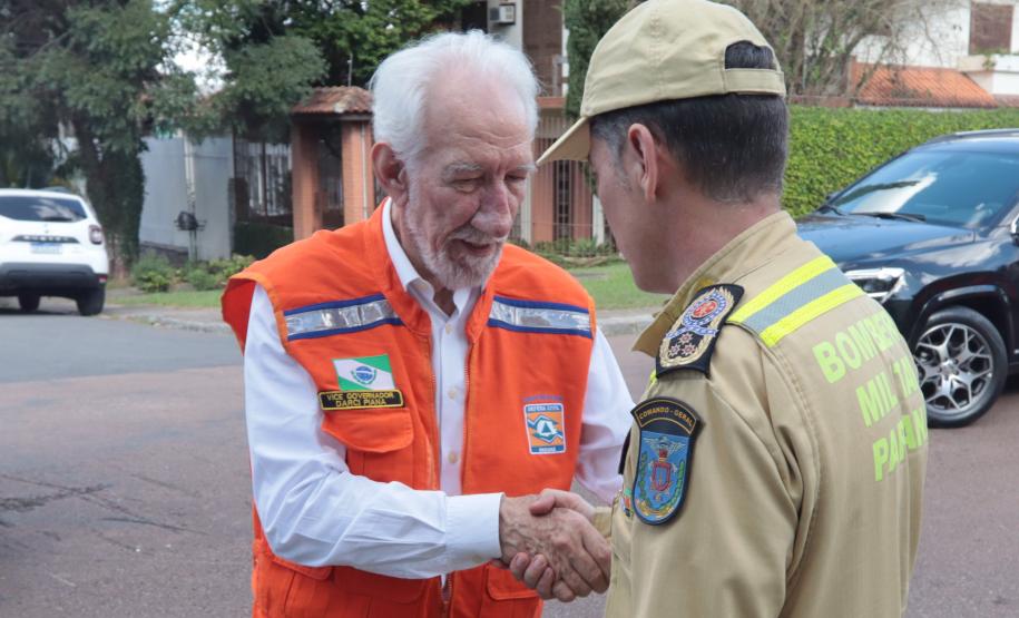 Governador em exercício Darci Piana acompanha a saída dos caminhões que levam as doações para o Rio Grande do Sul.