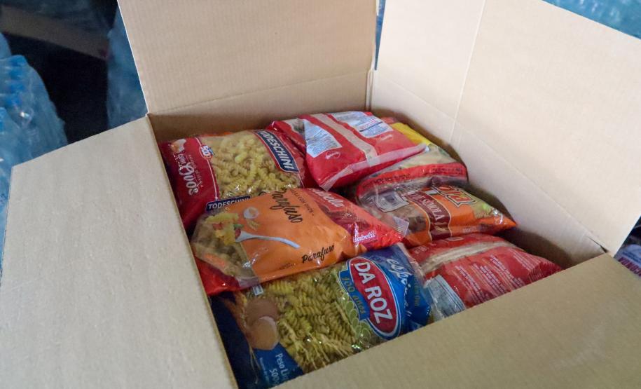 Governador em exercício Darci Piana acompanha a saída dos caminhões que levam as doações para o Rio Grande do Sul.