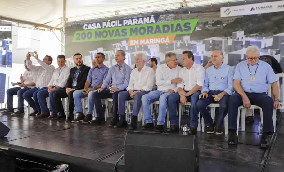 O governador em exercício Darci Piana participou nesta sexta-feira (10) da inauguração do Residencial Maragogi, em Maringá. O empreendimento da P3 Engenharia conta com 200 apartamentos, dos quais 138 contaram com aportes do Governo do Estado para subsídio do valor de entrada às famílias compradoras por meio do programa Casa Fácil Paraná