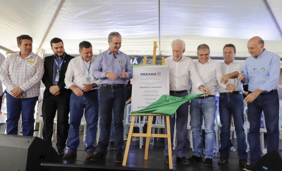 O governador em exercício Darci Piana participou nesta sexta-feira (10) da inauguração do Residencial Maragogi, em Maringá. O empreendimento da P3 Engenharia conta com 200 apartamentos, dos quais 138 contaram com aportes do Governo do Estado para subsídio do valor de entrada às famílias compradoras por meio do programa Casa Fácil Paraná