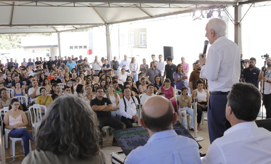 O governador em exercício Darci Piana participou nesta sexta-feira (10) da inauguração do Residencial Maragogi, em Maringá. O empreendimento da P3 Engenharia conta com 200 apartamentos, dos quais 138 contaram com aportes do Governo do Estado para subsídio do valor de entrada às famílias compradoras por meio do programa Casa Fácil Paraná