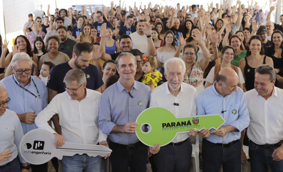 O governador em exercício Darci Piana participou nesta sexta-feira (10) da inauguração do Residencial Maragogi, em Maringá. O empreendimento da P3 Engenharia conta com 200 apartamentos, dos quais 138 contaram com aportes do Governo do Estado para subsídio do valor de entrada às famílias compradoras por meio do programa Casa Fácil Paraná