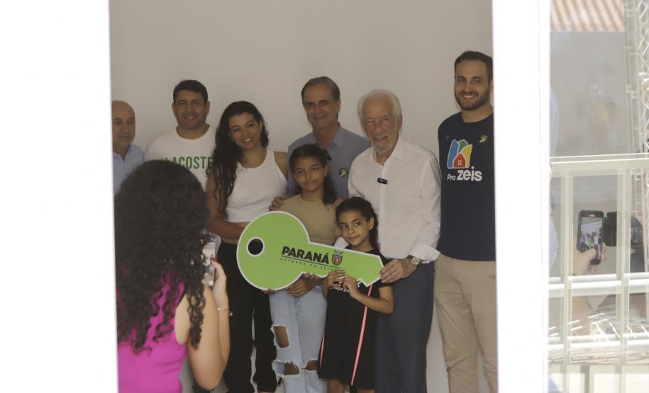 O governador em exercício Darci Piana participou nesta sexta-feira (10) da inauguração do Residencial Maragogi, em Maringá. O empreendimento da P3 Engenharia conta com 200 apartamentos, dos quais 138 contaram com aportes do Governo do Estado para subsídio do valor de entrada às famílias compradoras por meio do programa Casa Fácil Paraná