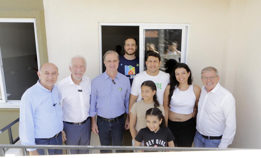 O governador em exercício Darci Piana participou nesta sexta-feira (10) da inauguração do Residencial Maragogi, em Maringá. O empreendimento da P3 Engenharia conta com 200 apartamentos, dos quais 138 contaram com aportes do Governo do Estado para subsídio do valor de entrada às famílias compradoras por meio do programa Casa Fácil Paraná