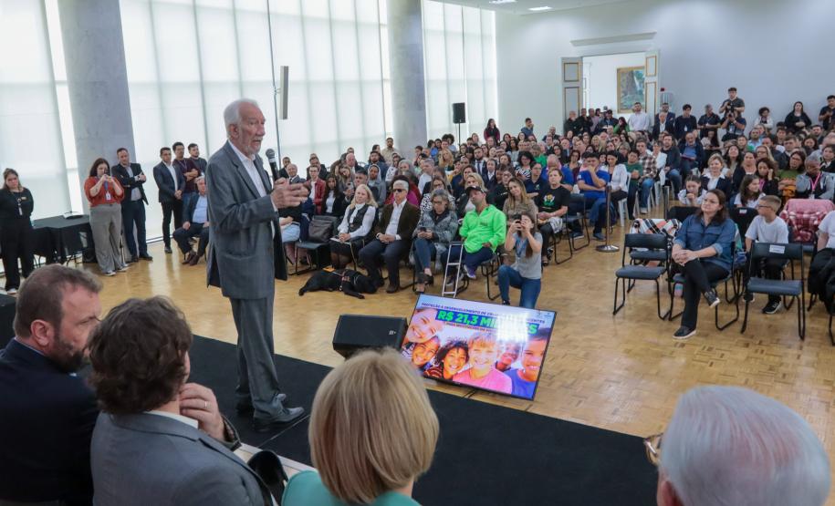 O governador em exercício Darci Piana assina nesta terca-feira (14), repasse de R$ 20.588.583,90 do Fundo Estadual para Infância e Adolescência - FIA/PR para 259 Organizações da Sociedade Civil.