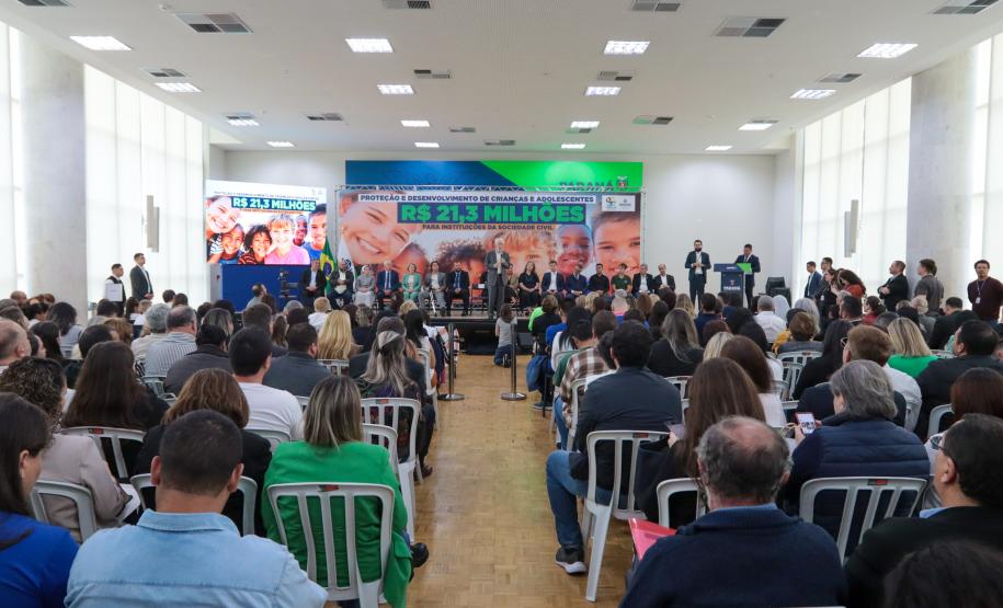 O governador em exercício Darci Piana assina nesta terca-feira (14), repasse de R$ 20.588.583,90 do Fundo Estadual para Infância e Adolescência - FIA/PR para 259 Organizações da Sociedade Civil.