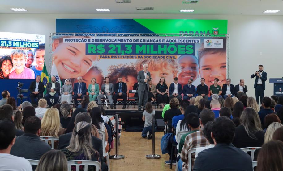 O governador em exercício Darci Piana assina nesta terca-feira (14), repasse de R$ 20.588.583,90 do Fundo Estadual para Infância e Adolescência - FIA/PR para 259 Organizações da Sociedade Civil.