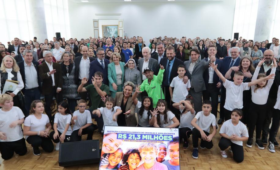O governador em exercício Darci Piana assina nesta terca-feira (14), repasse de R$ 20.588.583,90 do Fundo Estadual para Infância e Adolescência - FIA/PR para 259 Organizações da Sociedade Civil.