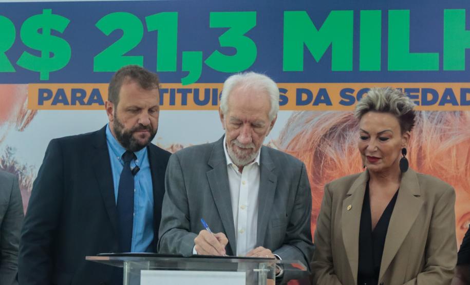 O governador em exercício Darci Piana assina nesta terca-feira (14), repasse de R$ 20.588.583,90 do Fundo Estadual para Infância e Adolescência - FIA/PR para 259 Organizações da Sociedade Civil.