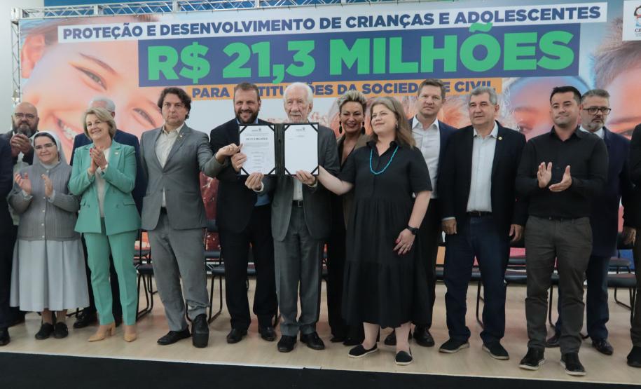 O governador em exercício Darci Piana assina nesta terca-feira (14), repasse de R$ 20.588.583,90 do Fundo Estadual para Infância e Adolescência - FIA/PR para 259 Organizações da Sociedade Civil.