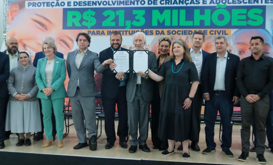 O governador em exercício Darci Piana assina nesta terca-feira (14), repasse de R$ 20.588.583,90 do Fundo Estadual para Infância e Adolescência - FIA/PR para 259 Organizações da Sociedade Civil.