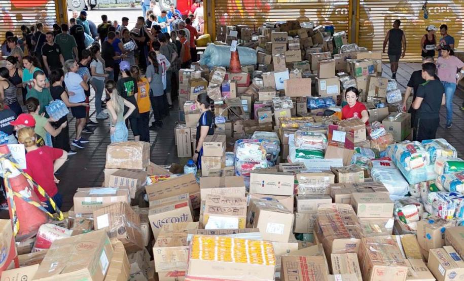 Paraná chega a 3,3 mil toneladas de doações arrecadas ao Rio Grande do Sul