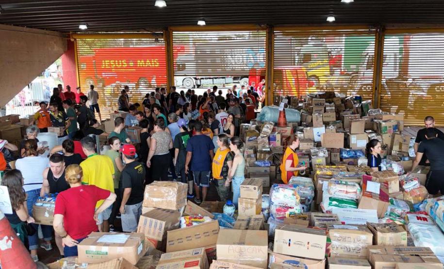 Paraná chega a 3,3 mil toneladas de doações arrecadas ao Rio Grande do Sul