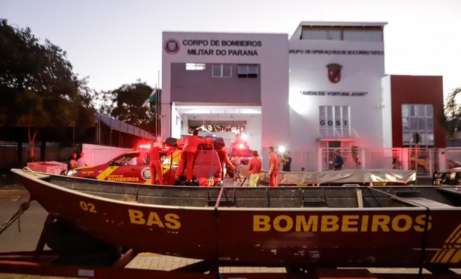 Atendendo a determinação do governador Carlos Massa Ratinho Junior, o Estado enviou nesta quarta-feira (1º) uma equipe do Corpo de Bombeiros Militar do Paraná (CBMPR) para auxiliar o Rio Grande do Sul em meio à calamidade causada pelas chuvas
