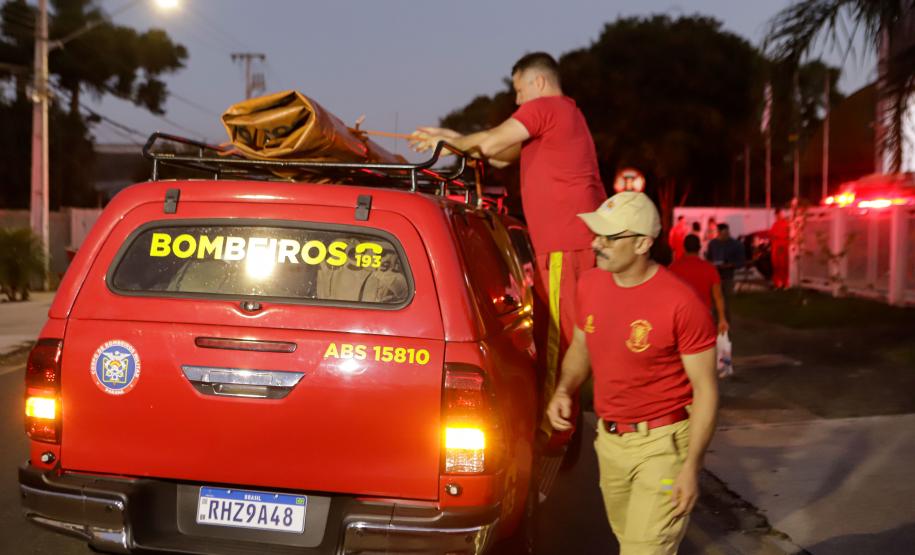 Atendendo a determinação do governador Carlos Massa Ratinho Junior, o Estado enviou nesta quarta-feira (1º) uma equipe do Corpo de Bombeiros Militar do Paraná (CBMPR) para auxiliar o Rio Grande do Sul em meio à calamidade causada pelas chuvas
